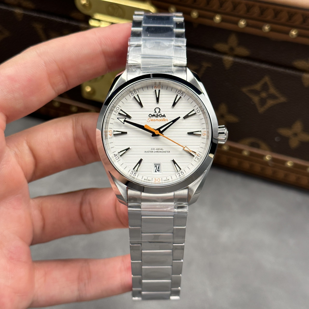 Omega Seamaster Aqua Terra 41mm – White Dial – Stainless Steel Automatic Watch