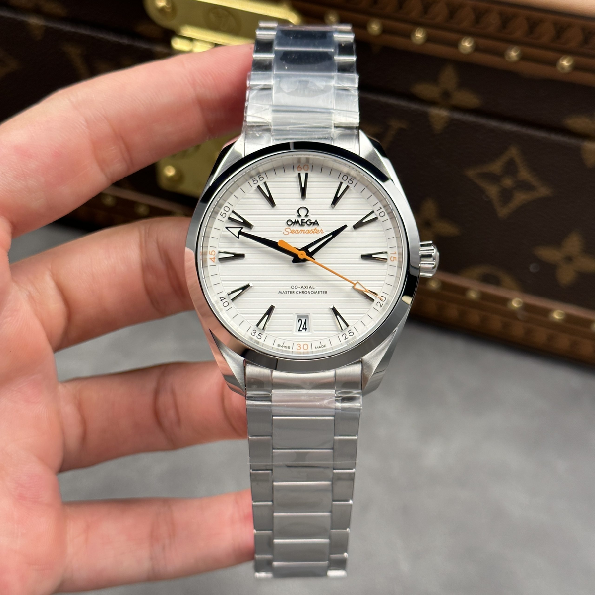 Omega Seamaster Aqua Terra 41mm – White Dial – Stainless Steel Automatic Watch