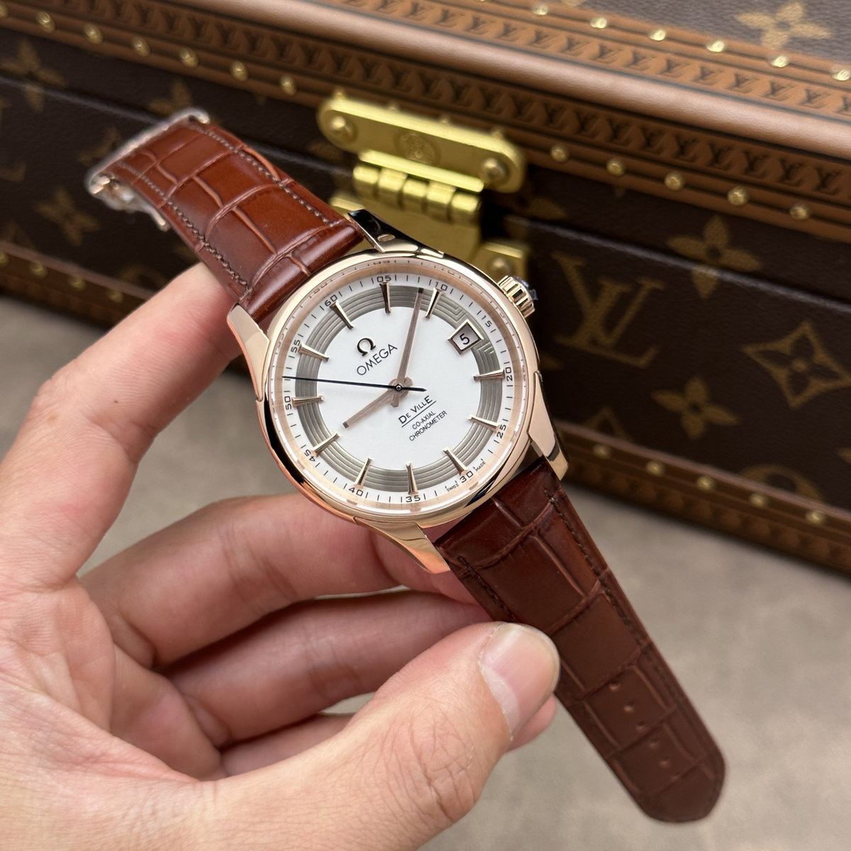 Omega De Ville Hour Vision Co-Axial 41mm – Silver Dial – Rose Gold-Tone Automatic Watch