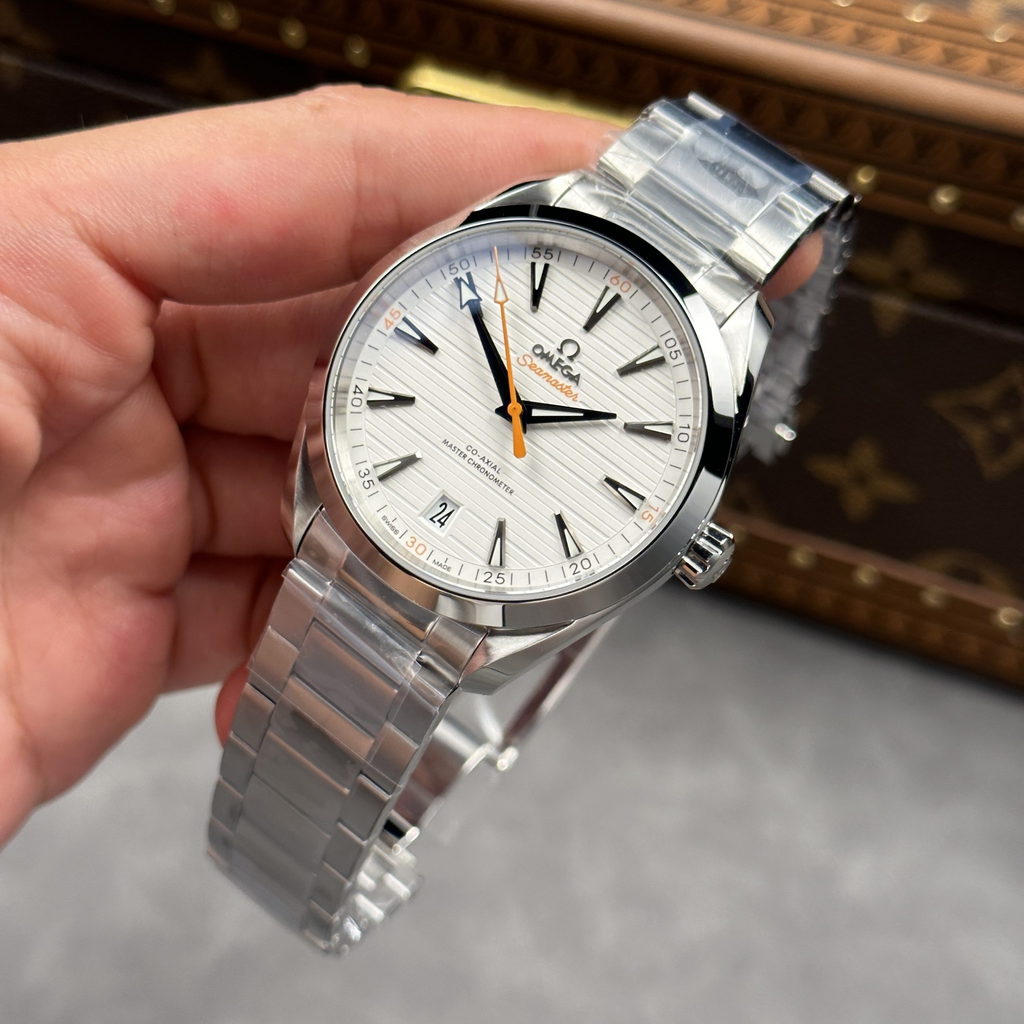 Omega Seamaster Aqua Terra 41mm – White Dial – Stainless Steel Automatic Watch