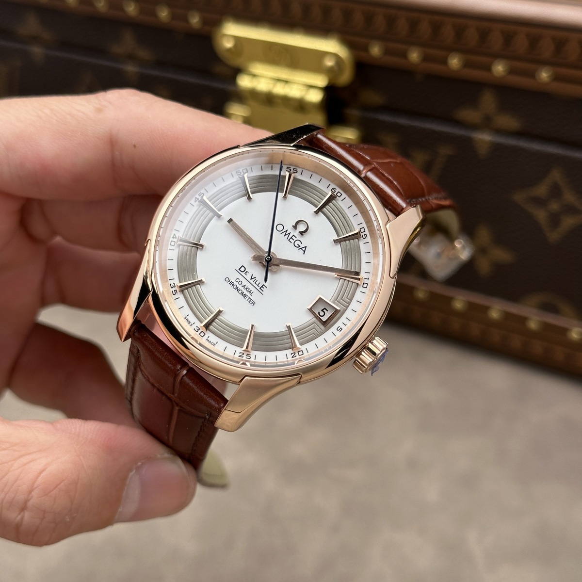 Omega De Ville Hour Vision Co-Axial 41mm – Silver Dial – Rose Gold-Tone Automatic Watch